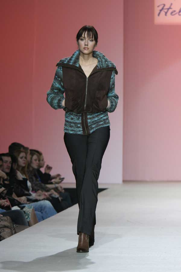 Замшевая куртка с трикотажными деталями (голубая)