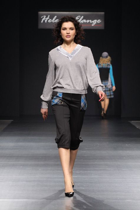 Черные брюки-капри с отделкой клетка