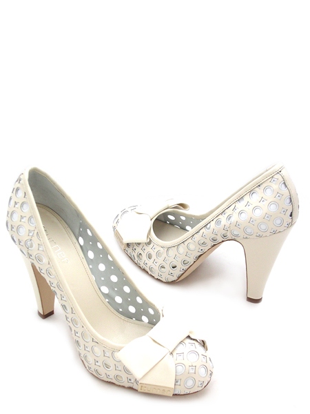 Туфли молочные перфорированные