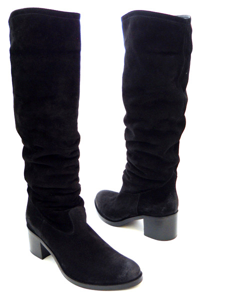 Черные замшевые сапоги с присборенным голенищем