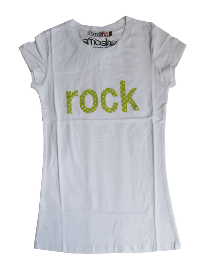 Белая футболка для роковой красотки