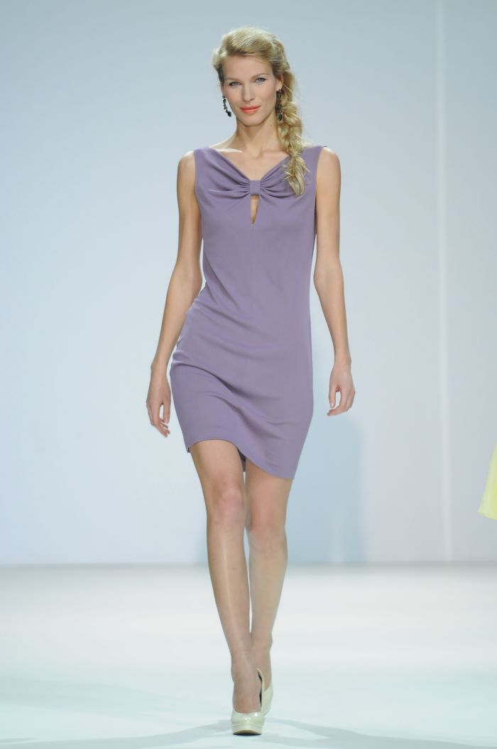 Стильное платье-футляр