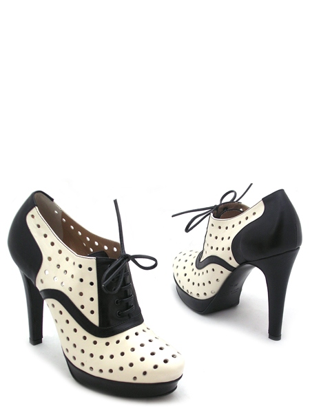 Короткие перфорированные ботильоны