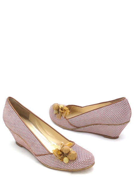 Розовые туфли на танкетке