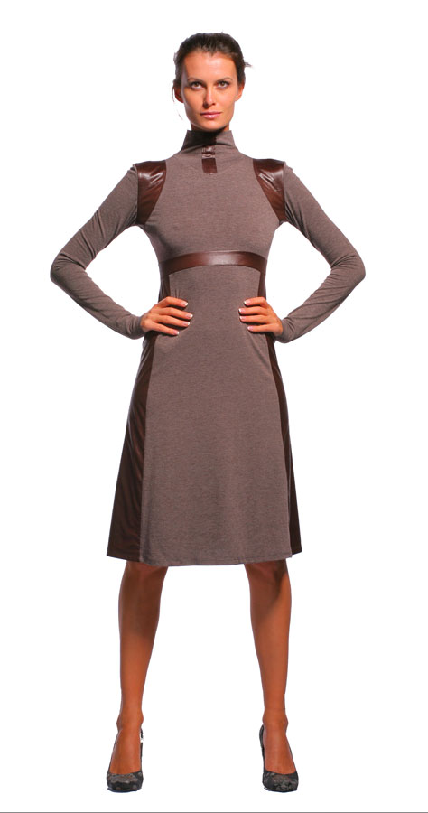 Платье беж с темной рельефной отделкой