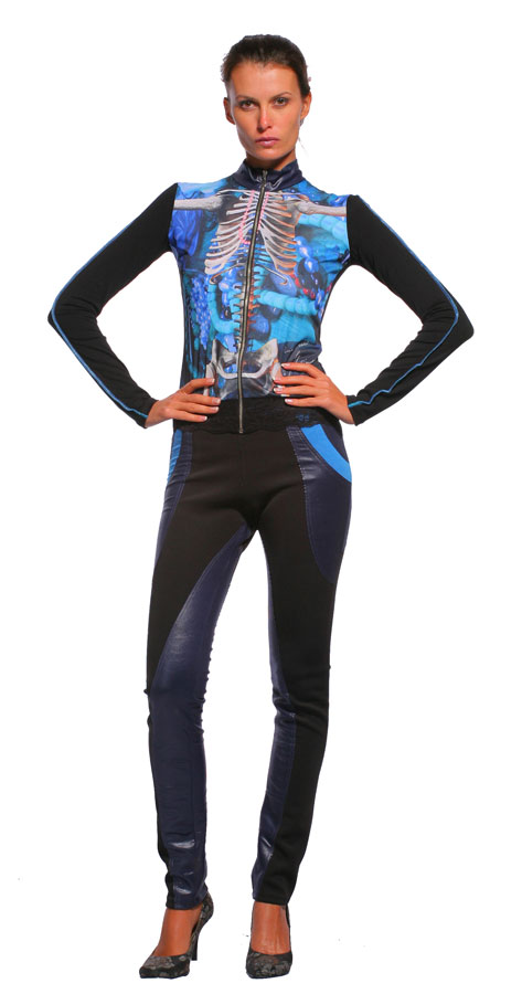 Брюки черные с рельефной темно-синей отделкой