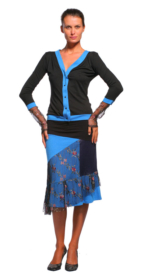 Джемпер на кнопках черный с голубой планкой