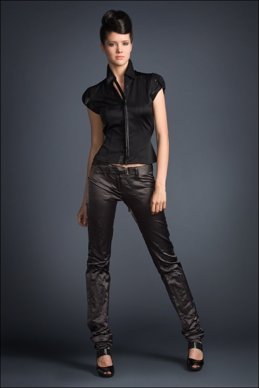 Блузка черная с металлическим блеском