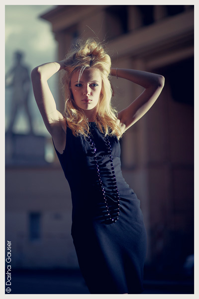 Платье без рукавов приталенное черное