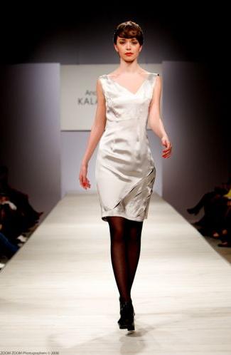 Выпукное платье серебристое