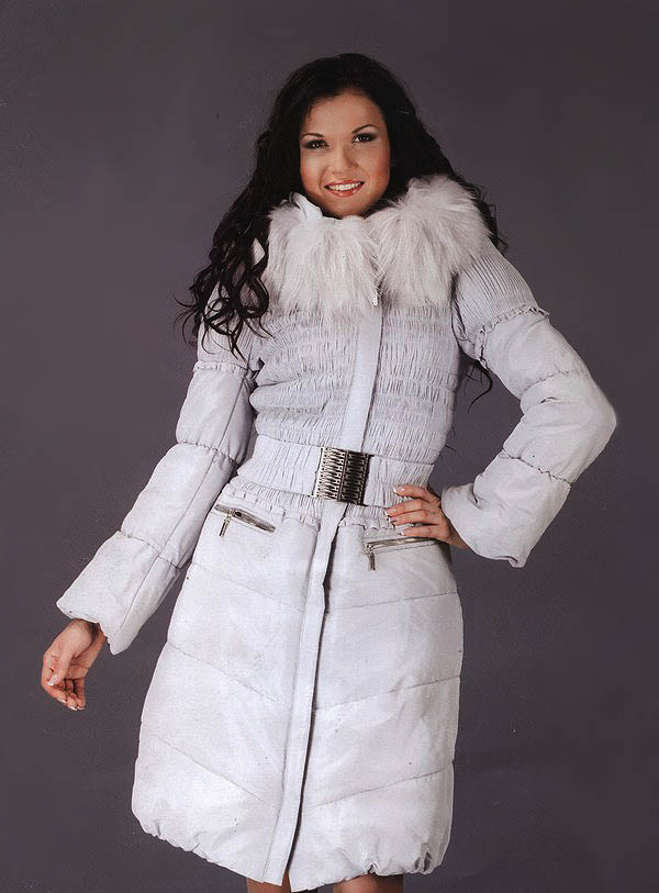 Белое пальто с оригинальным лифом от VM