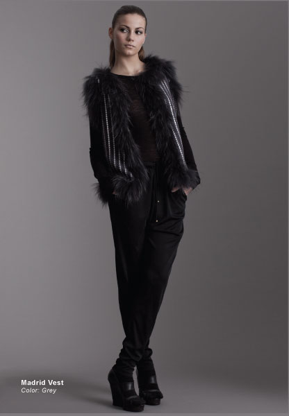 Эксклюзивный серый жилет с мехом от KayCee Copenhagen