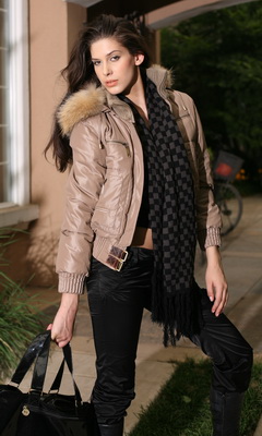 Укороченный пуховик