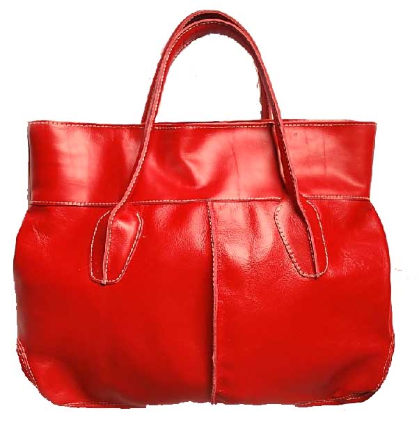 Сумка из натуральной кожи красного цвета