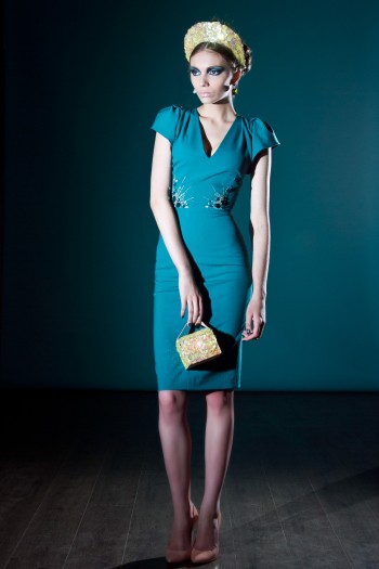 Платье-футляр с камнями Swarovski