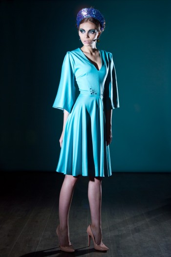 Элегантное платье с отделкой Swarovski