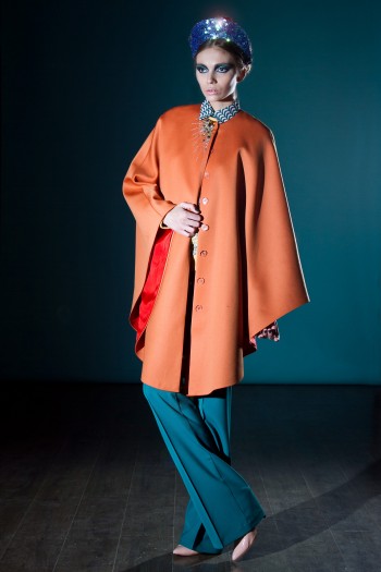 Длинное пончо терракотового цвета