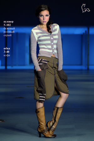 Пуловер в полоску