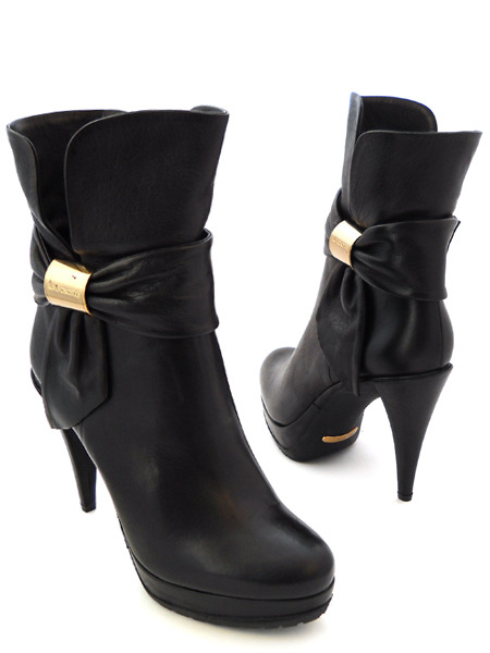 Высокие черные ботильоны на шпильке и платформе