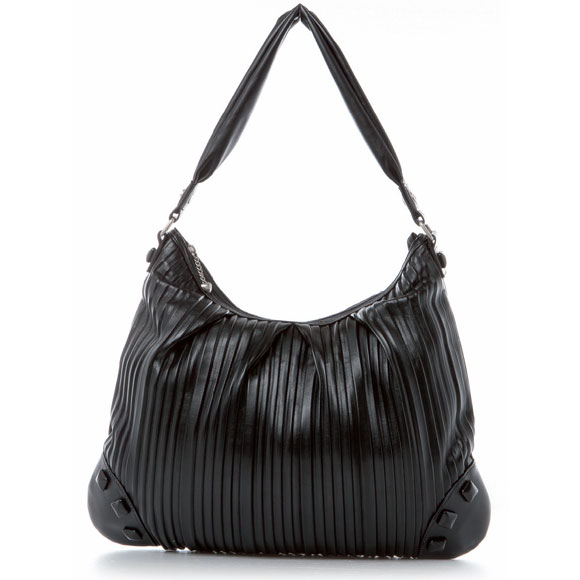 Черная сумка интересной фактуры