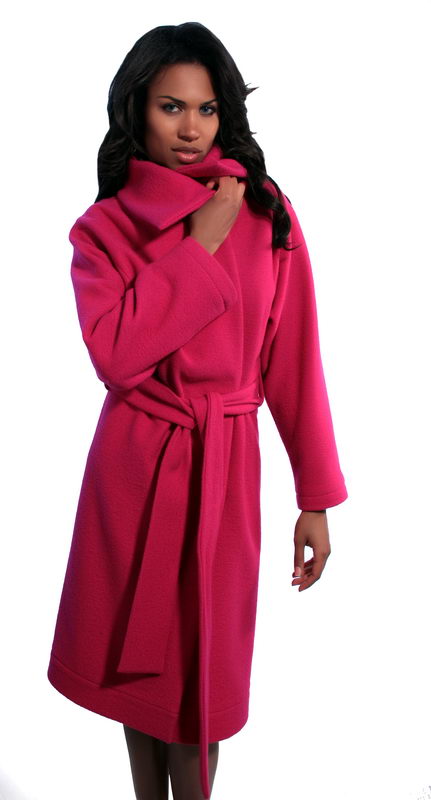 Пальто цвета фуксия
