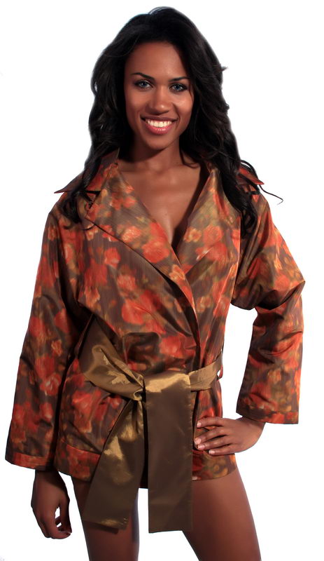 Короткий плащ размытых пастельных тонов