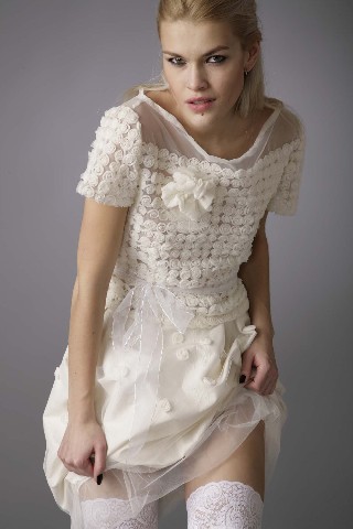 Костюм из юбки и топа белый