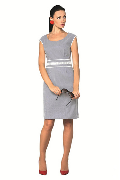 Элегантное платье с кружевной отделкой