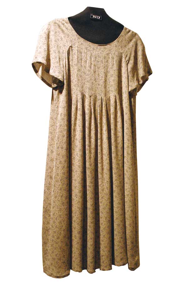 Свободное платье со складками по груди