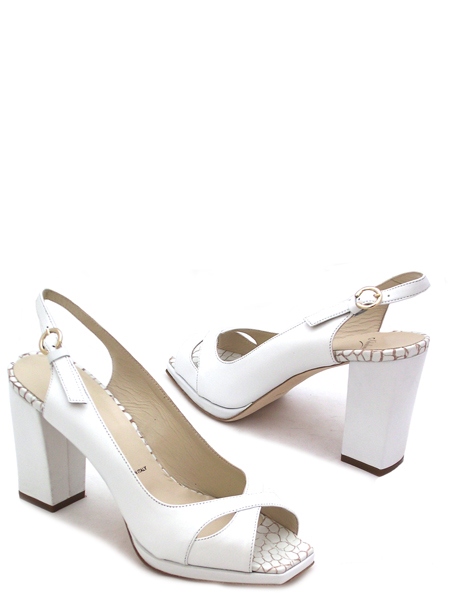 Босоножки молочные в стиле ретро