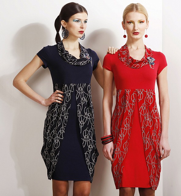 Романтичное платье с оригинальным воротником