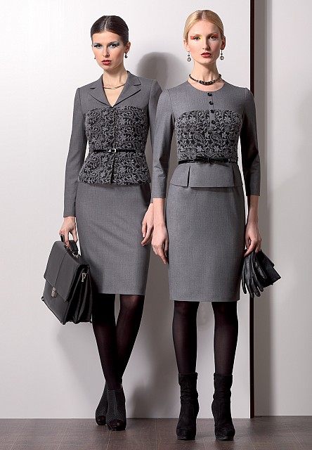 Платье для деловой леди с красивым декором лифа и баской