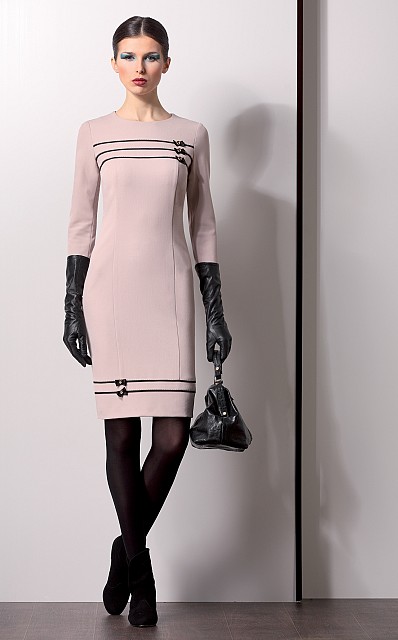 Элегантное платье с контрастными деталями