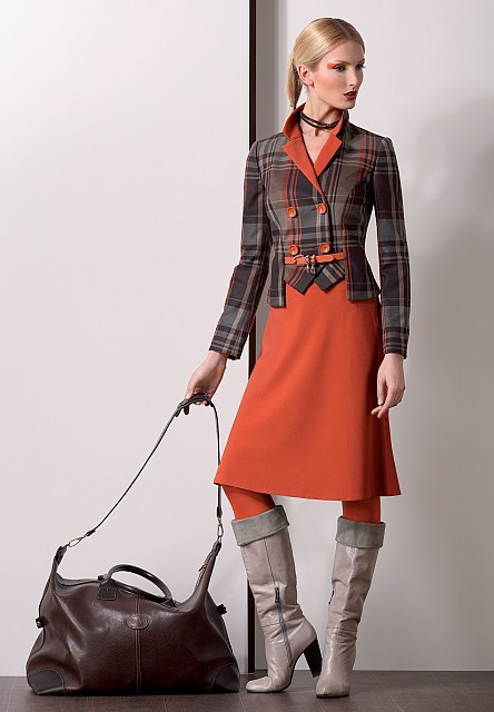 Стильный костюм с жакетом в клетку