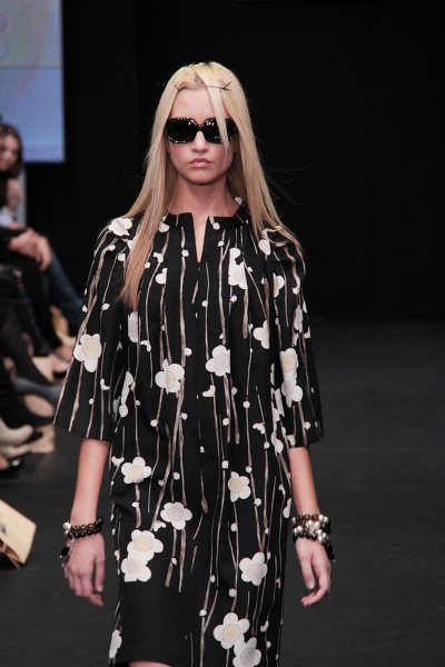 Шелковое платье черное с ручной росписью