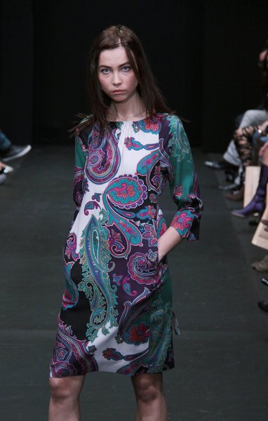 Шерстяное платье с узором в виде завитков