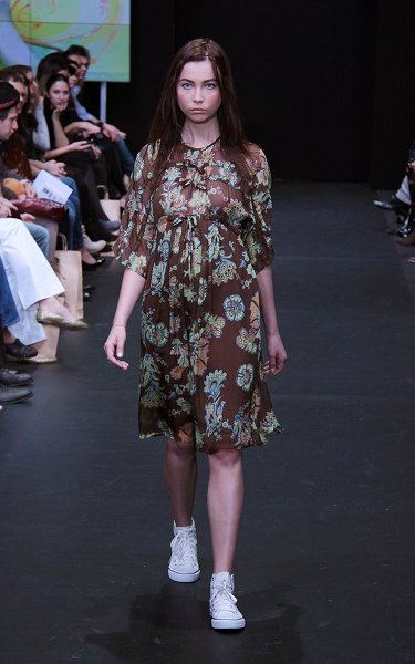 Платье шелковое коричневое с завышенной талией