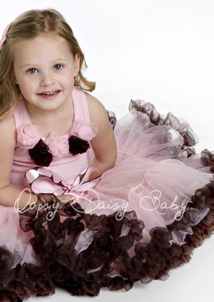 Пышная розовая юбка с коричневой опушкой