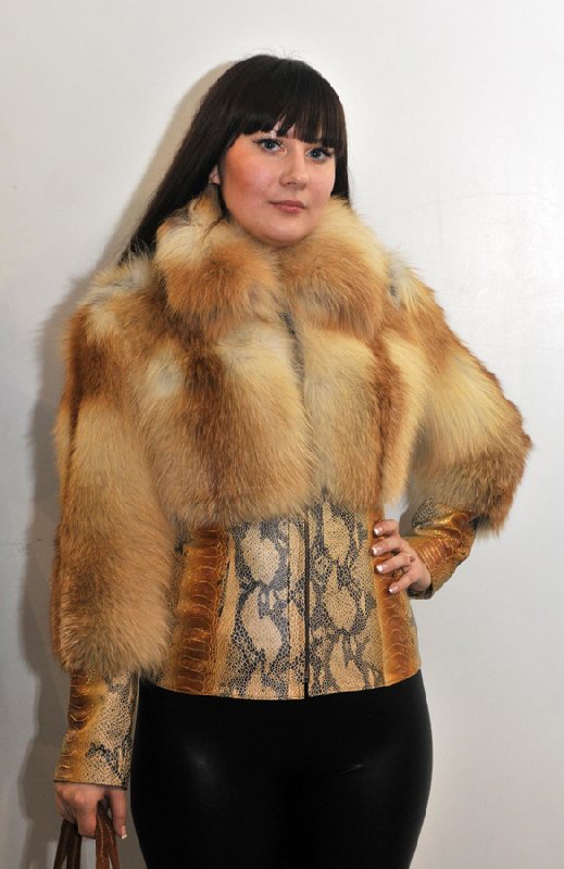 Куртка из меха рыжей лисицы и кожи под рептилию