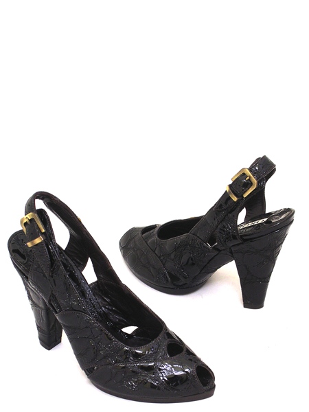 Босоножки на массивном каблуке черный лак