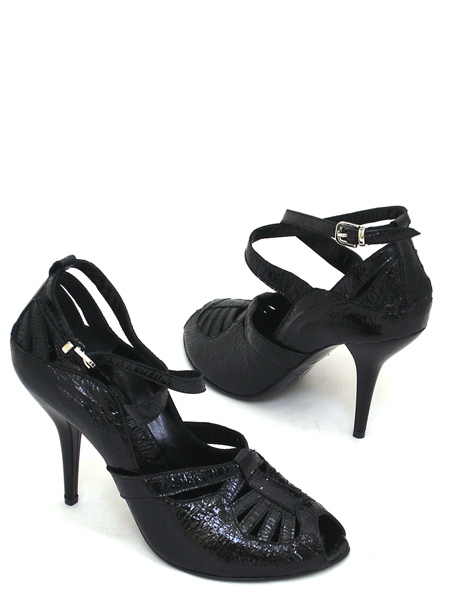 Босоножки на шпильке ретро