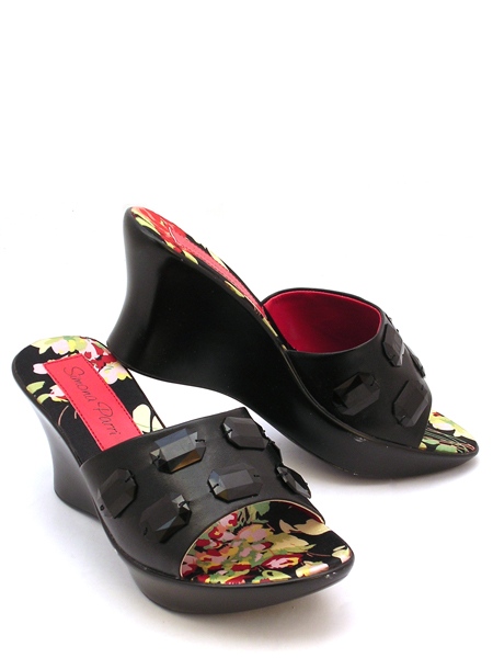 Сабо черные на танкетке