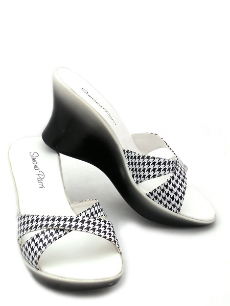 Сабо на танкетке бело-черные