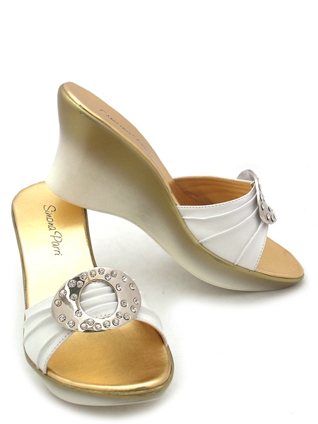 Сабо на танкетке молочные