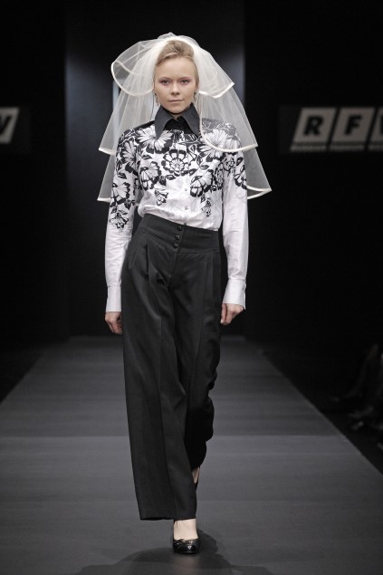 Брюки с широким поясом-кокеткой