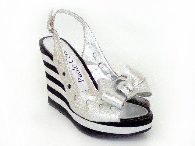 Босоножки на полосатой танкетке