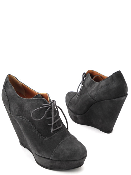 Серые замшевые ботильоны на высокой подошве