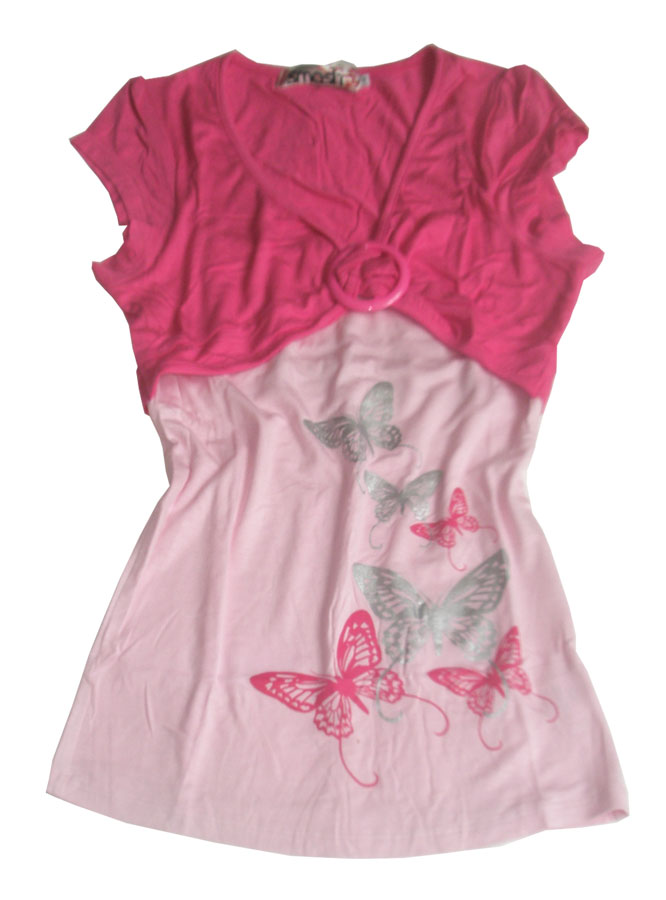 Розовая футболка с бабочками