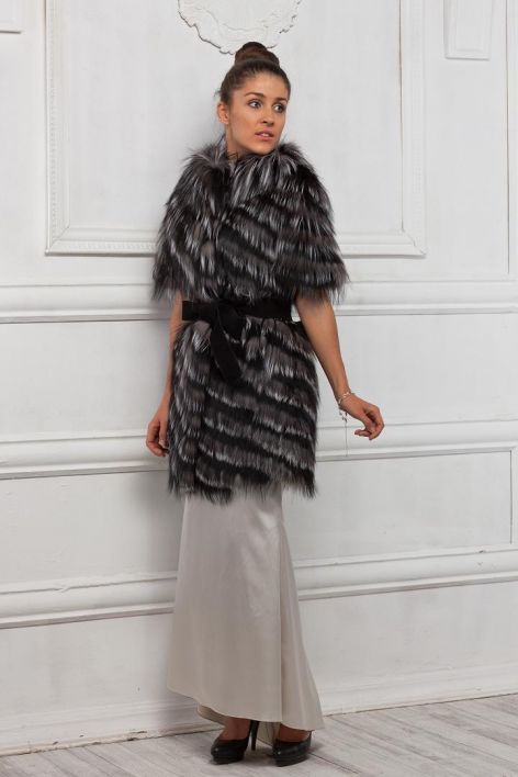 Удлинённый жилет SILVER из черно-бурой лисы