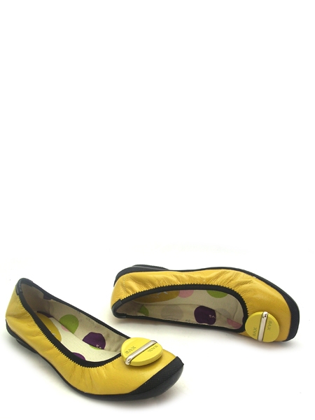 Желтые туфли на плоской подошве